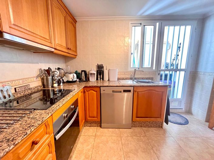 Image No.9-2 Bed House for sale