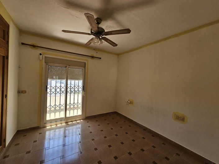 Image No.6-3 Bed House for sale