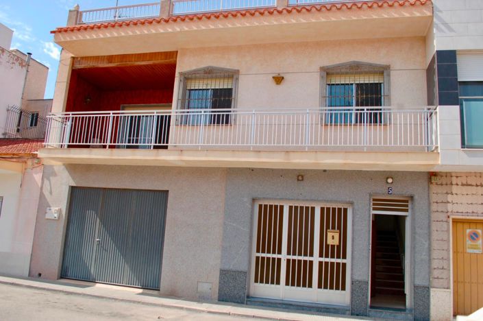 Image No.1-6 Bed House for sale