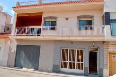 6 Bed House for sale