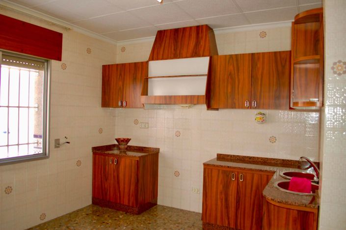 Image No.11-6 Bed House for sale