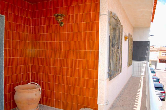 Image No.2-6 Bed House for sale