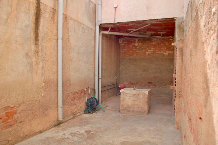 Image No.38-6 Bed House for sale