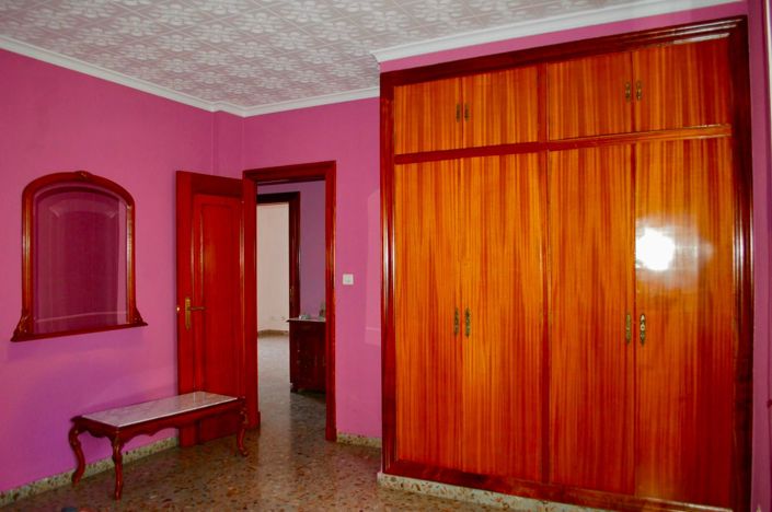 Image No.42-6 Bed House for sale