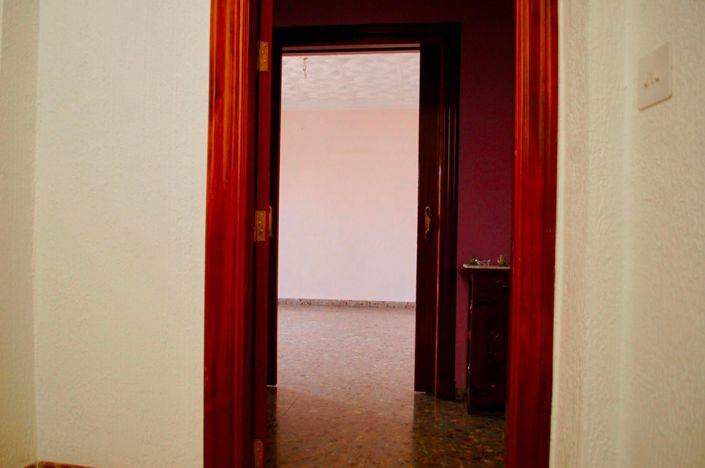 Image No.5-6 Bed House for sale