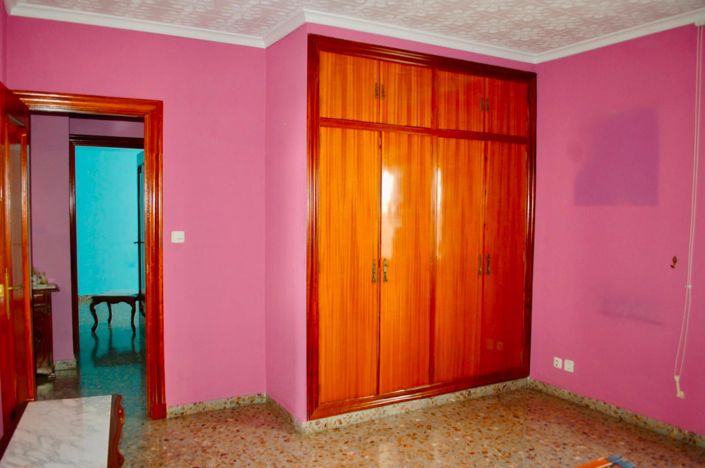 Image No.54-6 Bed House for sale