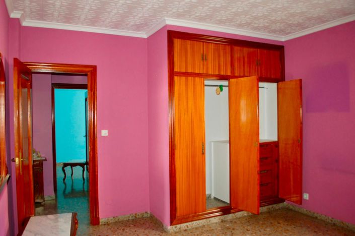 Image No.61-6 Bed House for sale