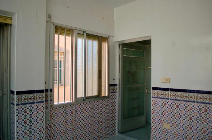 Image No.68-6 Bed House for sale