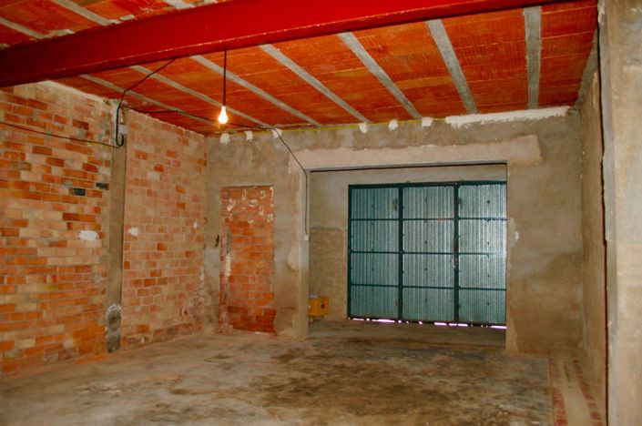 Image No.8-6 Bed House for sale