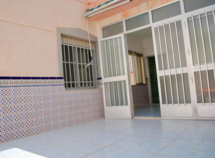 Image No.93-6 Bed House for sale