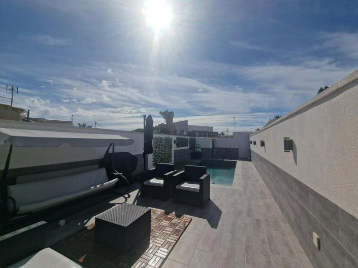 Image No.20-2 Bed Bungalow for sale