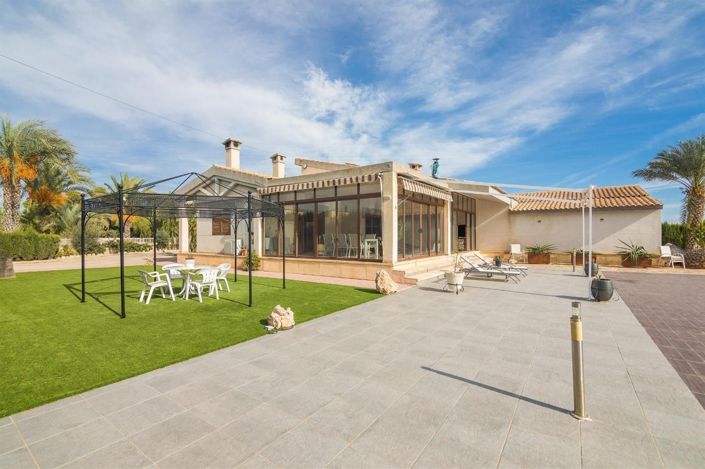 Image No.1-5 Bed Villa for sale