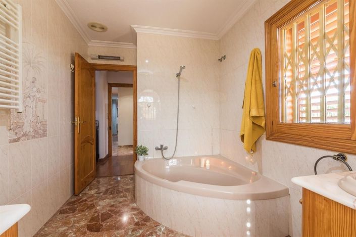 Image No.28-5 Bed Villa for sale