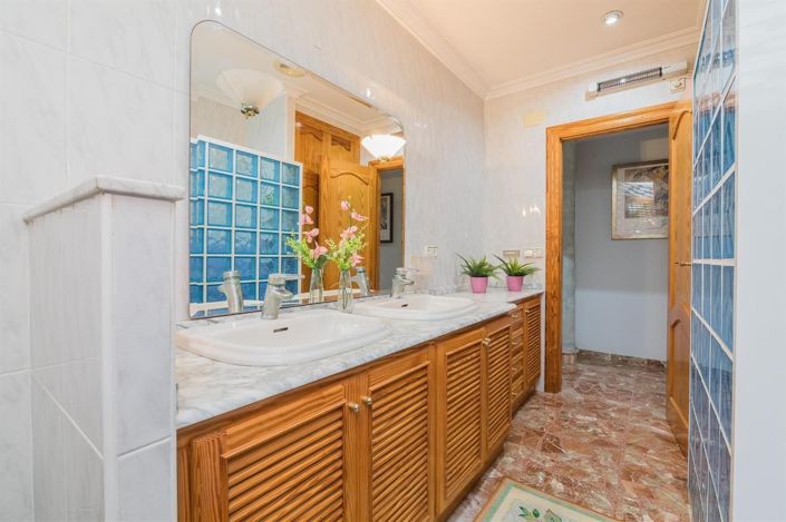 Image No.31-5 Bed Villa for sale