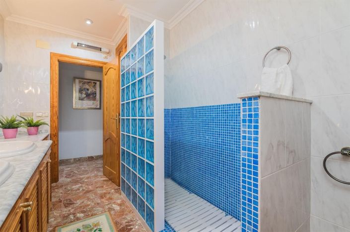 Image No.32-5 Bed Villa for sale