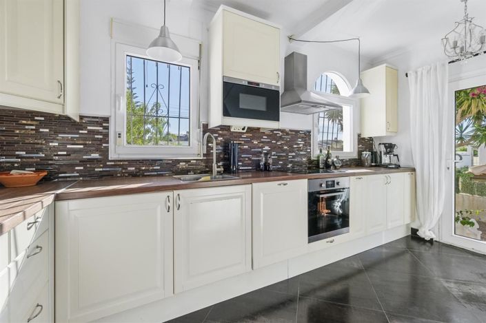 Image No.10-5 Bed Villa for sale