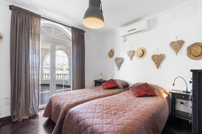 Image No.21-5 Bed Villa for sale