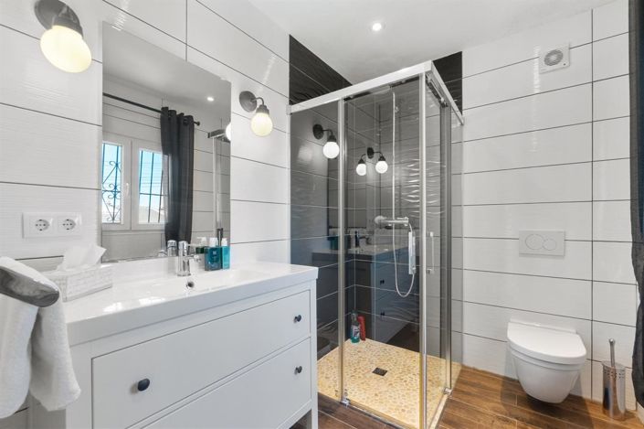 Image No.28-5 Bed Villa for sale