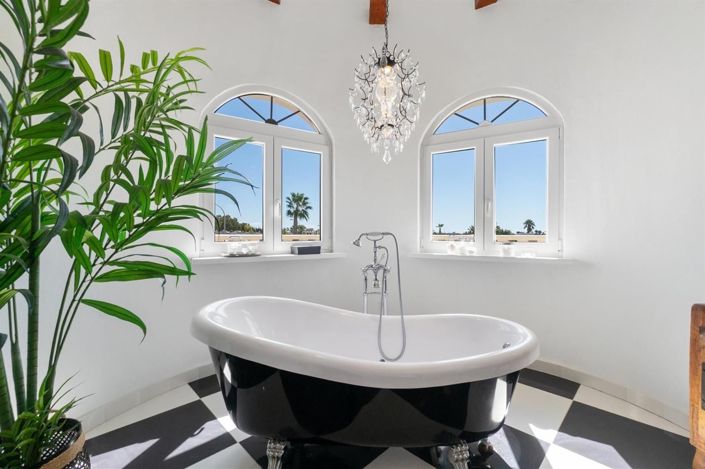 Image No.35-5 Bed Villa for sale