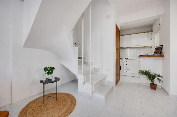 Image No.18-3 Bed House for sale