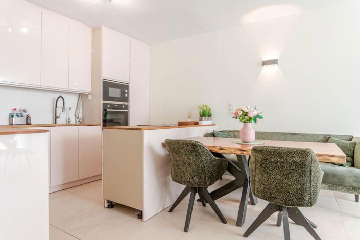 Image No.5-2 Bed House for sale