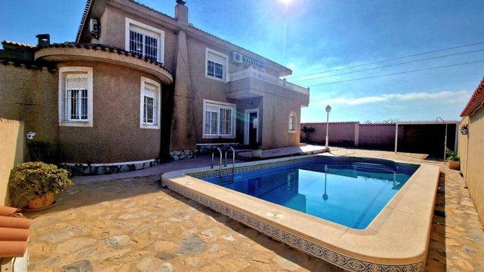 Image No.1-4 Bed Villa for sale