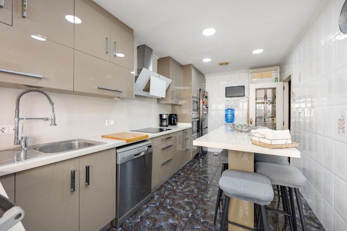 Image No.10-5 Bed Apartment for sale