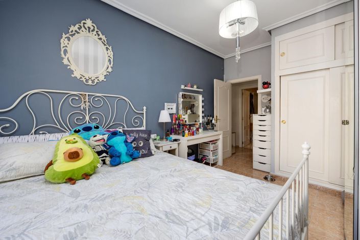 Image No.28-5 Bed Apartment for sale