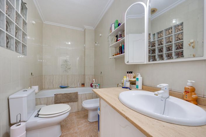 Image No.35-5 Bed Apartment for sale