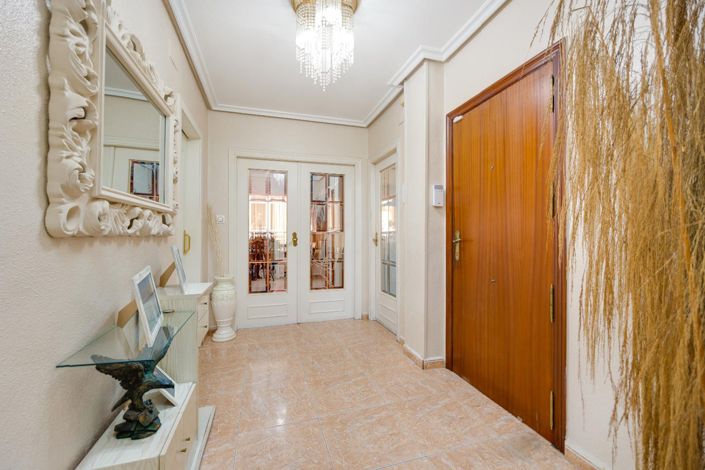 Image No.6-5 Bed Apartment for sale