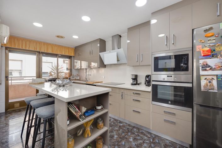 Image No.8-5 Bed Apartment for sale