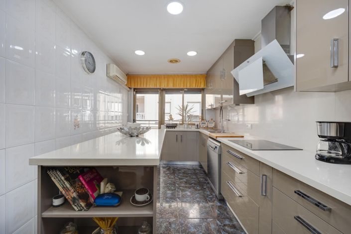 Image No.9-5 Bed Apartment for sale