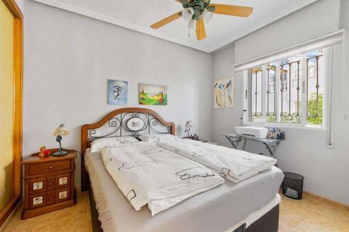 Image No.17-3 Bed House for sale