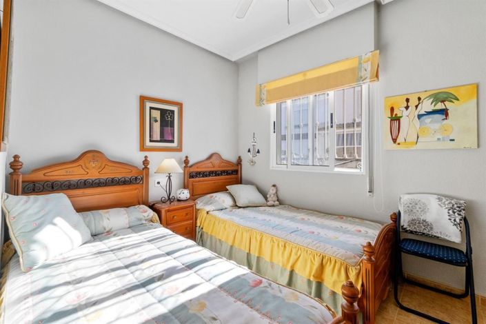 Image No.18-3 Bed House for sale