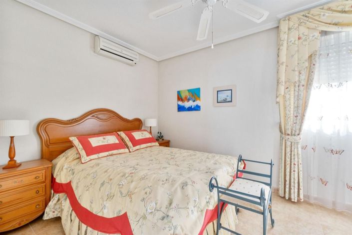 Image No.20-3 Bed House for sale