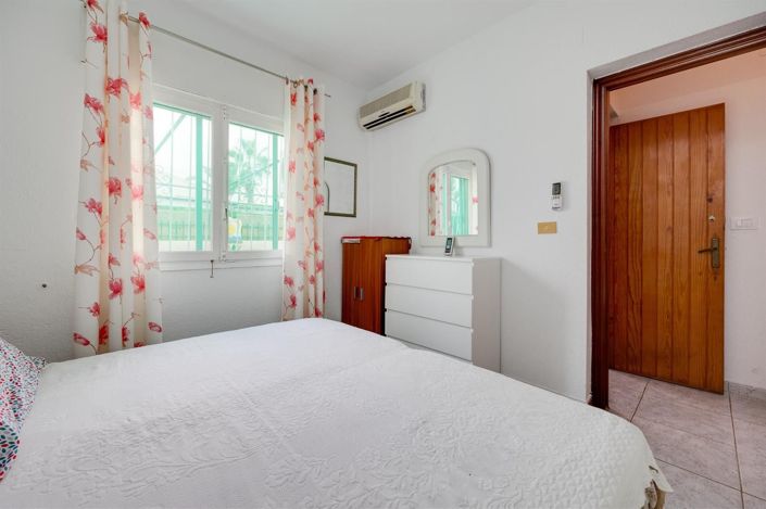 Image No.25-2 Bed House for sale