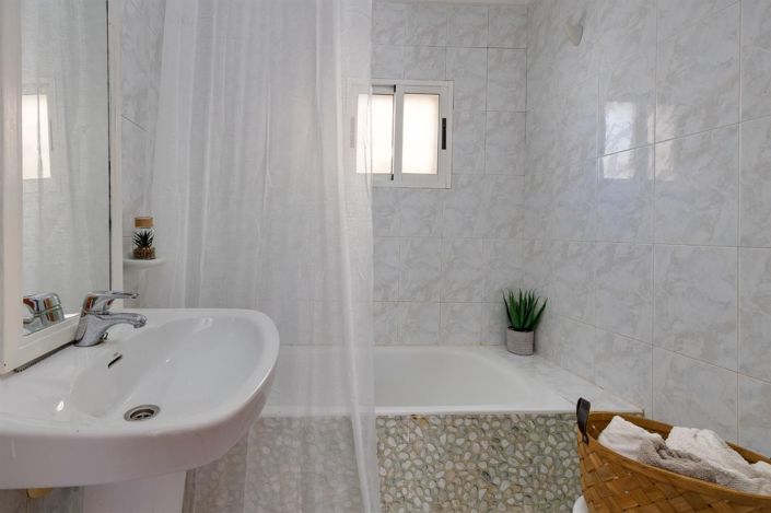 Image No.16-2 Bed Bungalow for sale