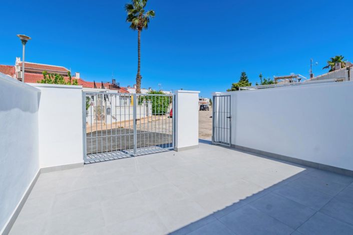 Image No.5-2 Bed House for sale