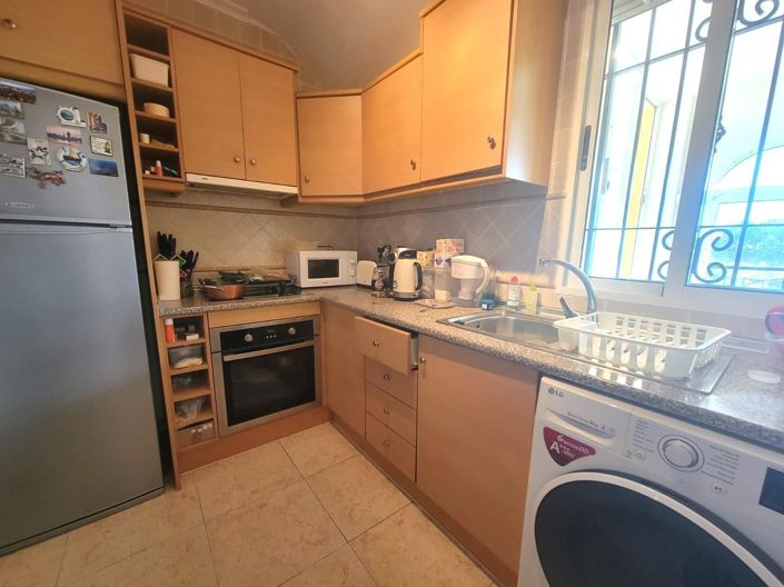 Image No.11-3 Bed House for sale