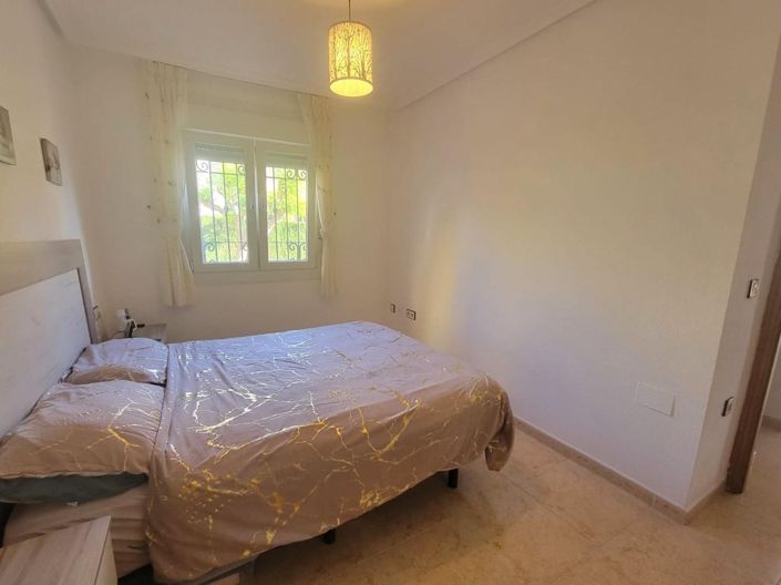 Image No.15-3 Bed House for sale