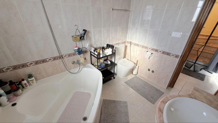 Image No.13-2 Bed House for sale