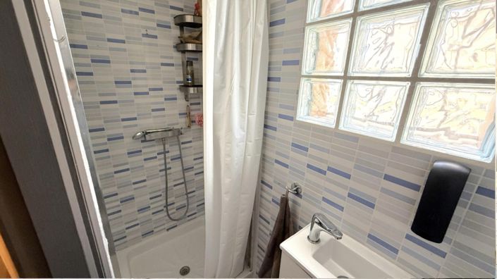 Image No.8-2 Bed House for sale