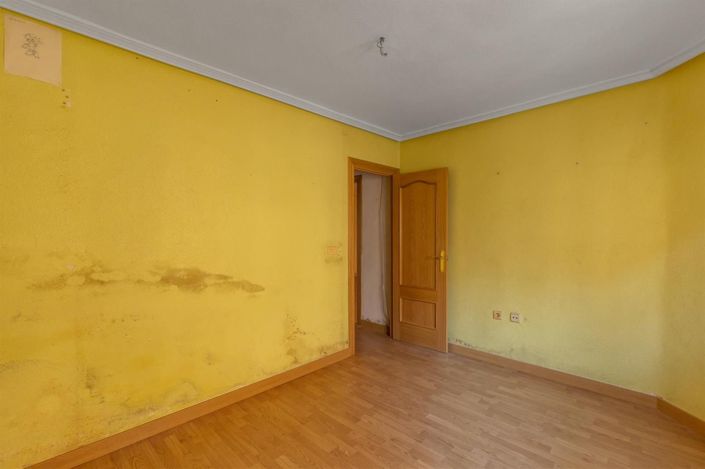 Image No.21-3 Bed Apartment for sale