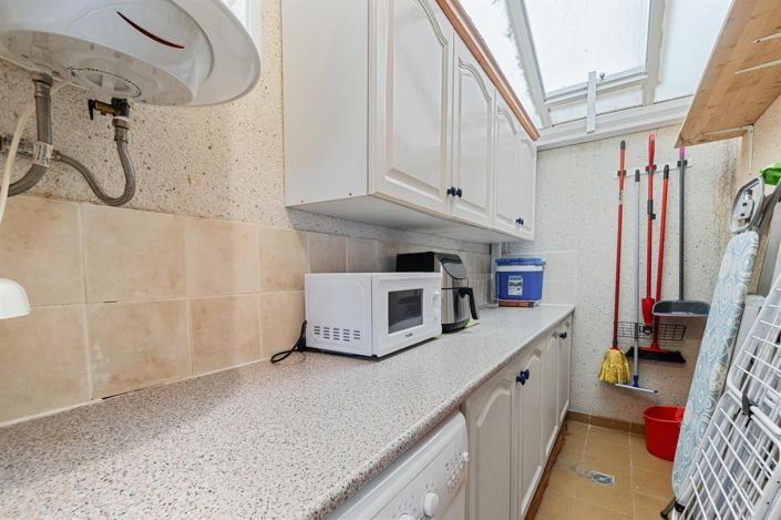 Image No.10-3 Bed House for sale