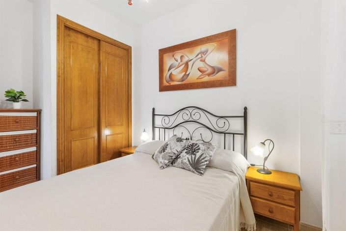 Image No.13-3 Bed House for sale