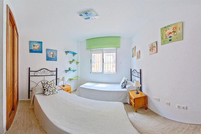 Image No.15-3 Bed House for sale