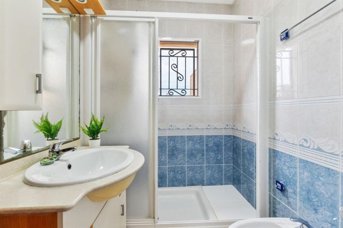 Image No.16-3 Bed House for sale