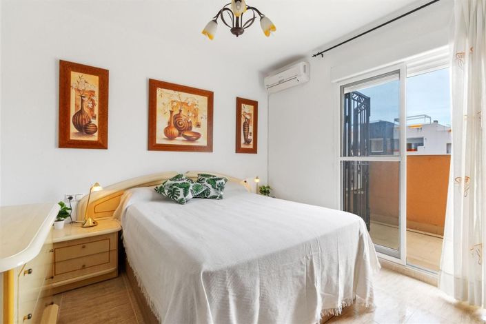 Image No.3-3 Bed House for sale