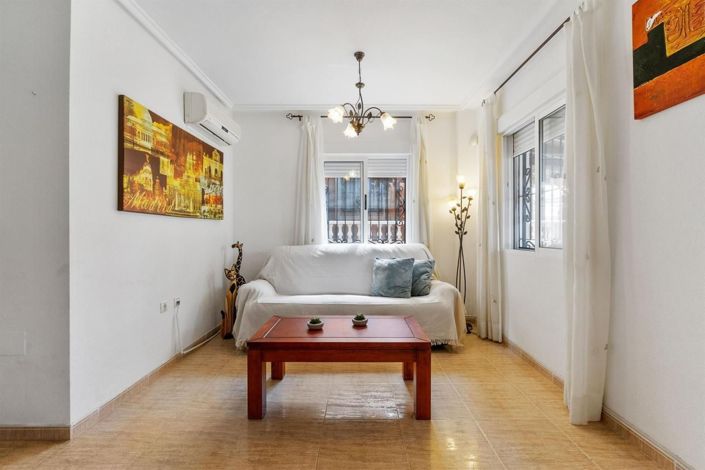 Image No.6-3 Bed House for sale