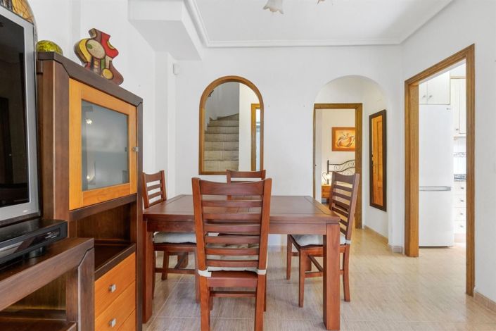 Image No.8-3 Bed House for sale